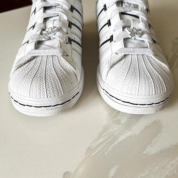 Adidas Superstar Shell Toe White Black Striped Cartoon Bubble Sneakers Youth 4 - Picture 8 of 15